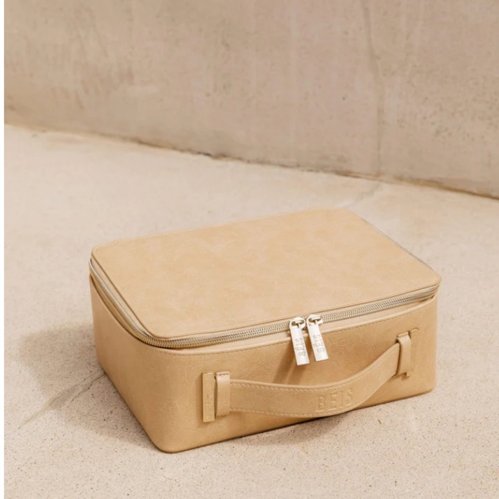 Nude Beis make up case